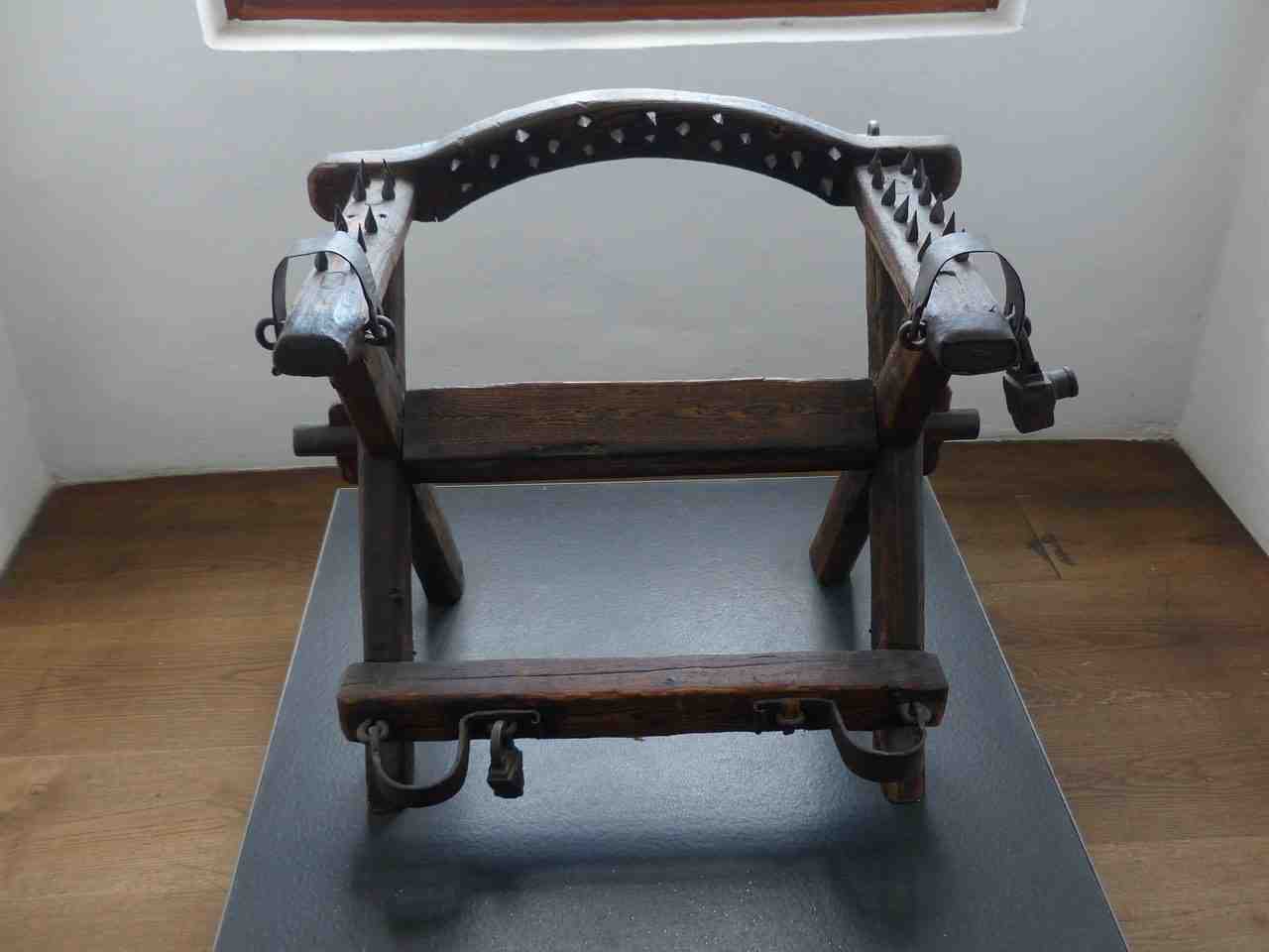 chaise de torture, instrument de torture, moyen âge